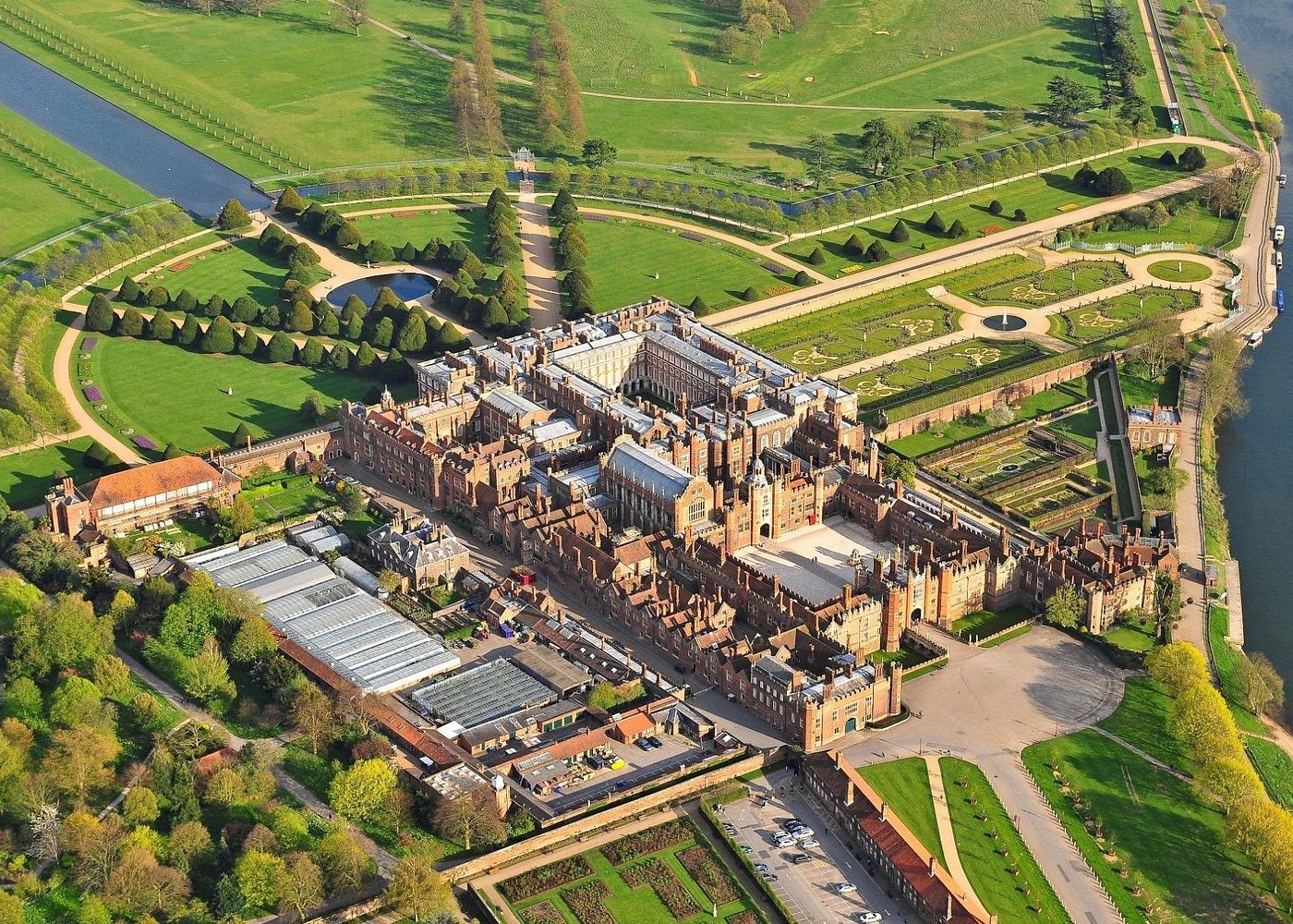 Hampton Court Palace Guided Tour. Full day Entry & Afternoon Tea