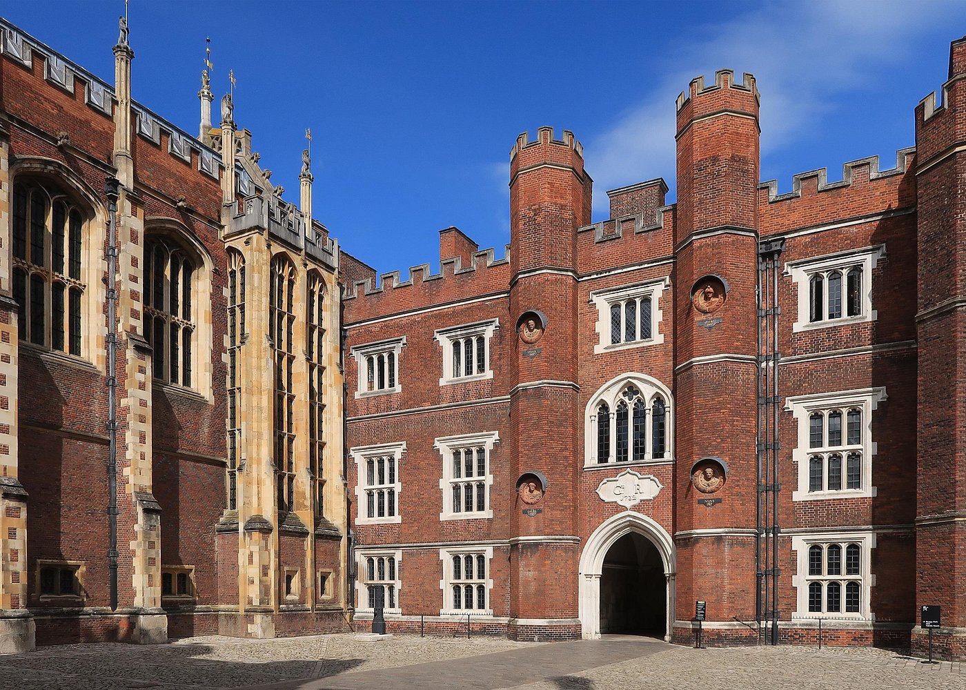 Private Tour of Hampton Court Palace with Award-Winning Architectural Historian
