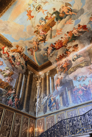 Guided Tour vs Self-Guided at Hampton Court Palace: An Honest 2026 Comparison