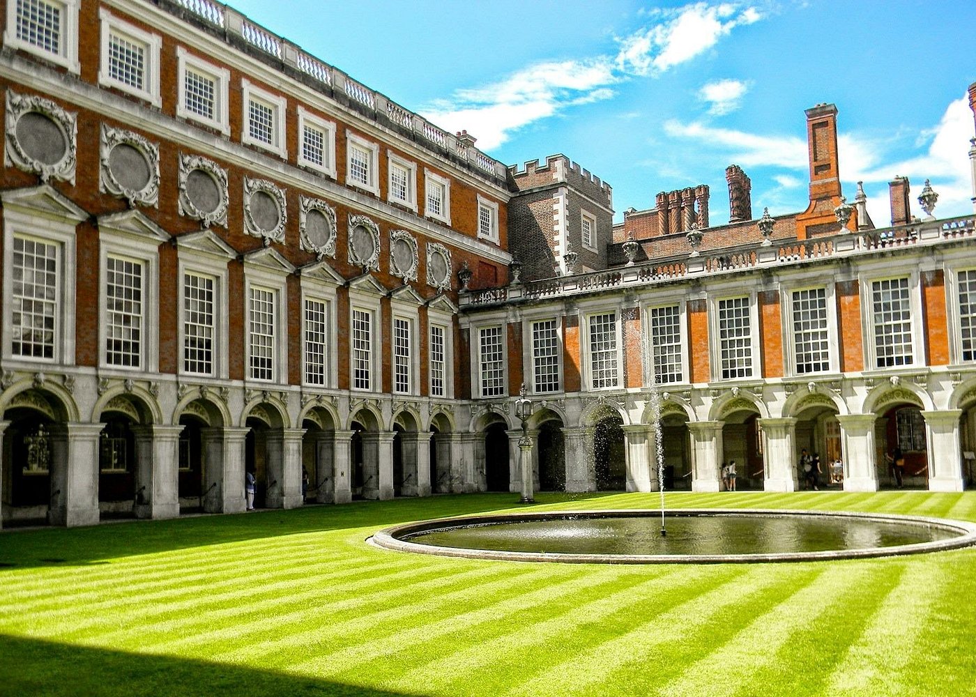Stunning Hampton Court Palace Private Day Trip from London